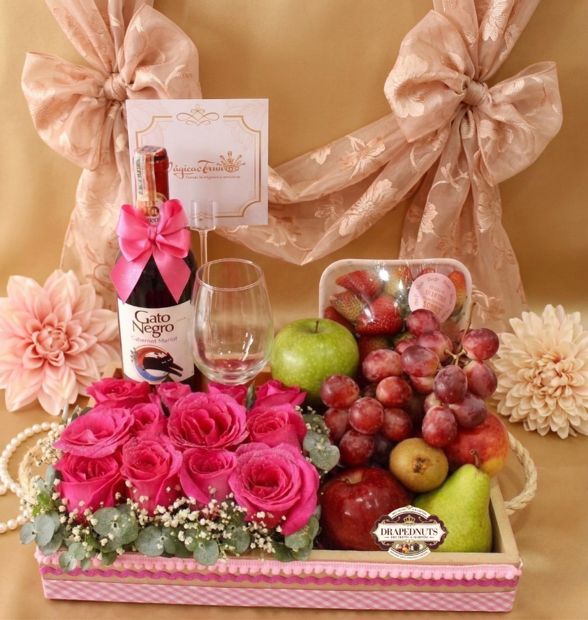 Wine & Fruit Hamper – Sula Wine, Strawberry & Grapes Gift Tray – Premium Fresh Fruit Gift Hamper by Drapednuts Mumbai