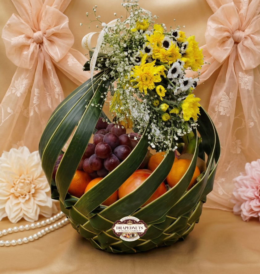 Fresh Fruit Hamper – Red Grape, Kiwi & Apple Classic Basket – Premium Fresh Fruit Gift Hamper by Drapednuts Mumbai